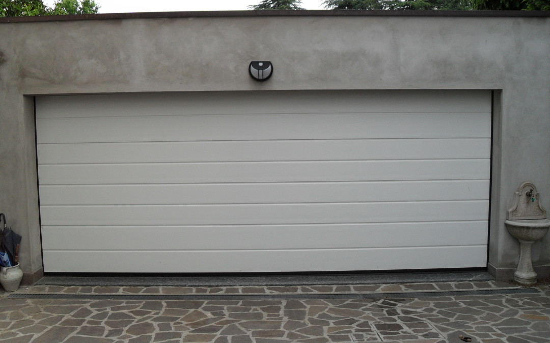 Sezionale modello Goias RAL 9010 Busto Arsizio VA
