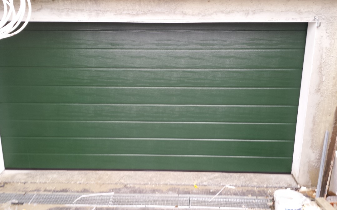 Porta sezionale a Bregnano CO