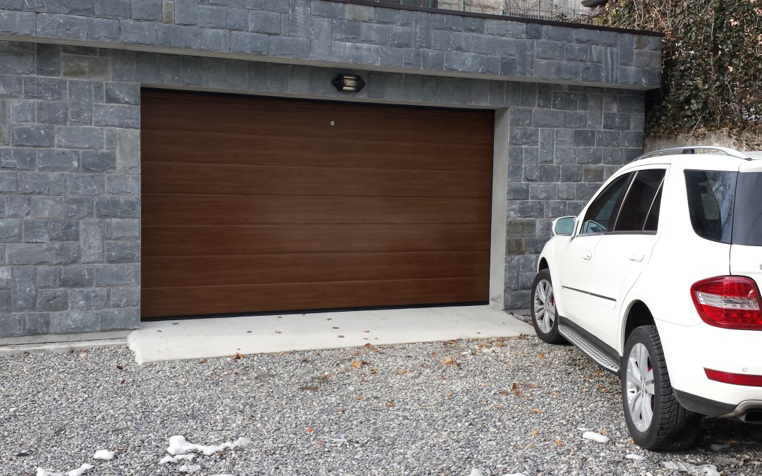 Sezionale finto legno 4000 x 2500 posato a San Fedele Intelvi