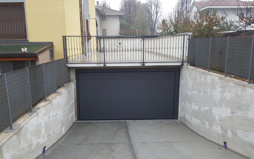 SEZIONALE RONDONIA RAL 7016 DESIO